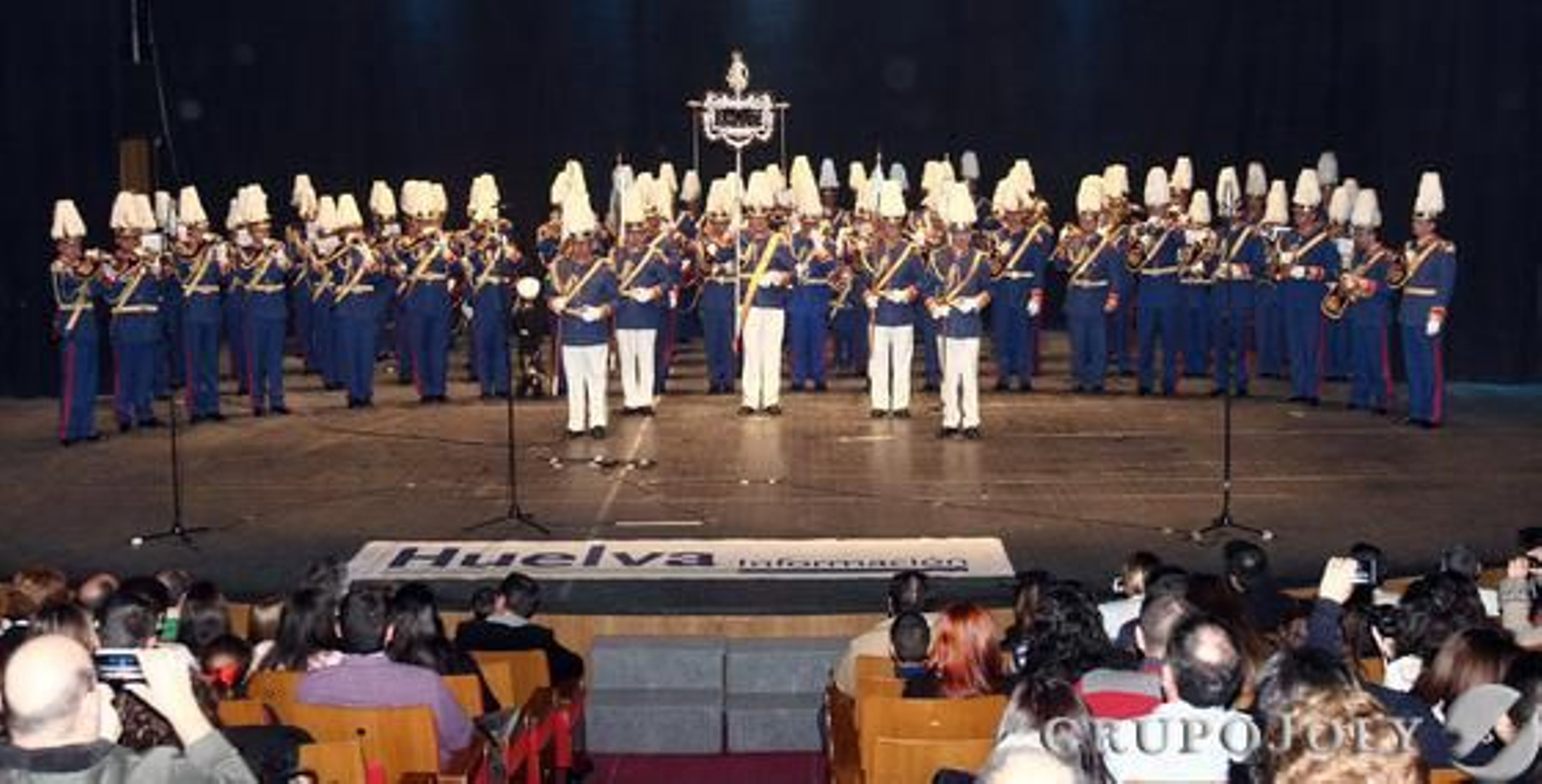 Las bandas de la Salud y el Nazareno llena de música cofrade la Casa Colón en un concierto patrocinado por 'Huelva Información'.

Foto: Josue Correa