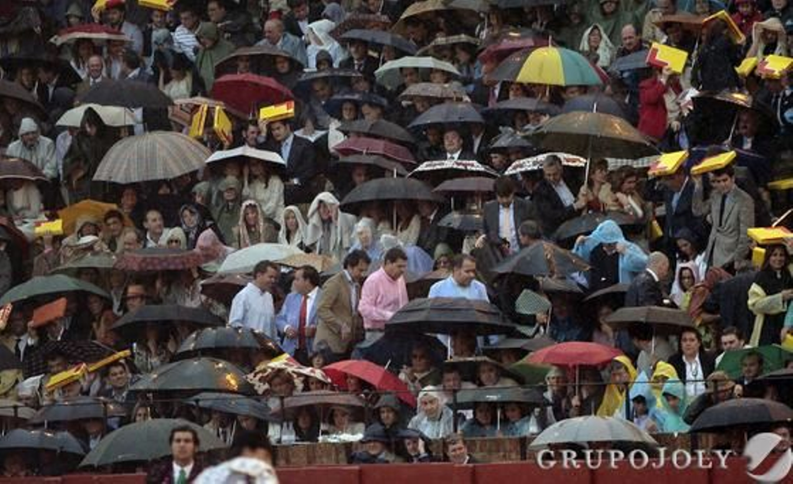 Tarde de lluvia en La Maestranza.

Foto: Juan Carlos Muñoz