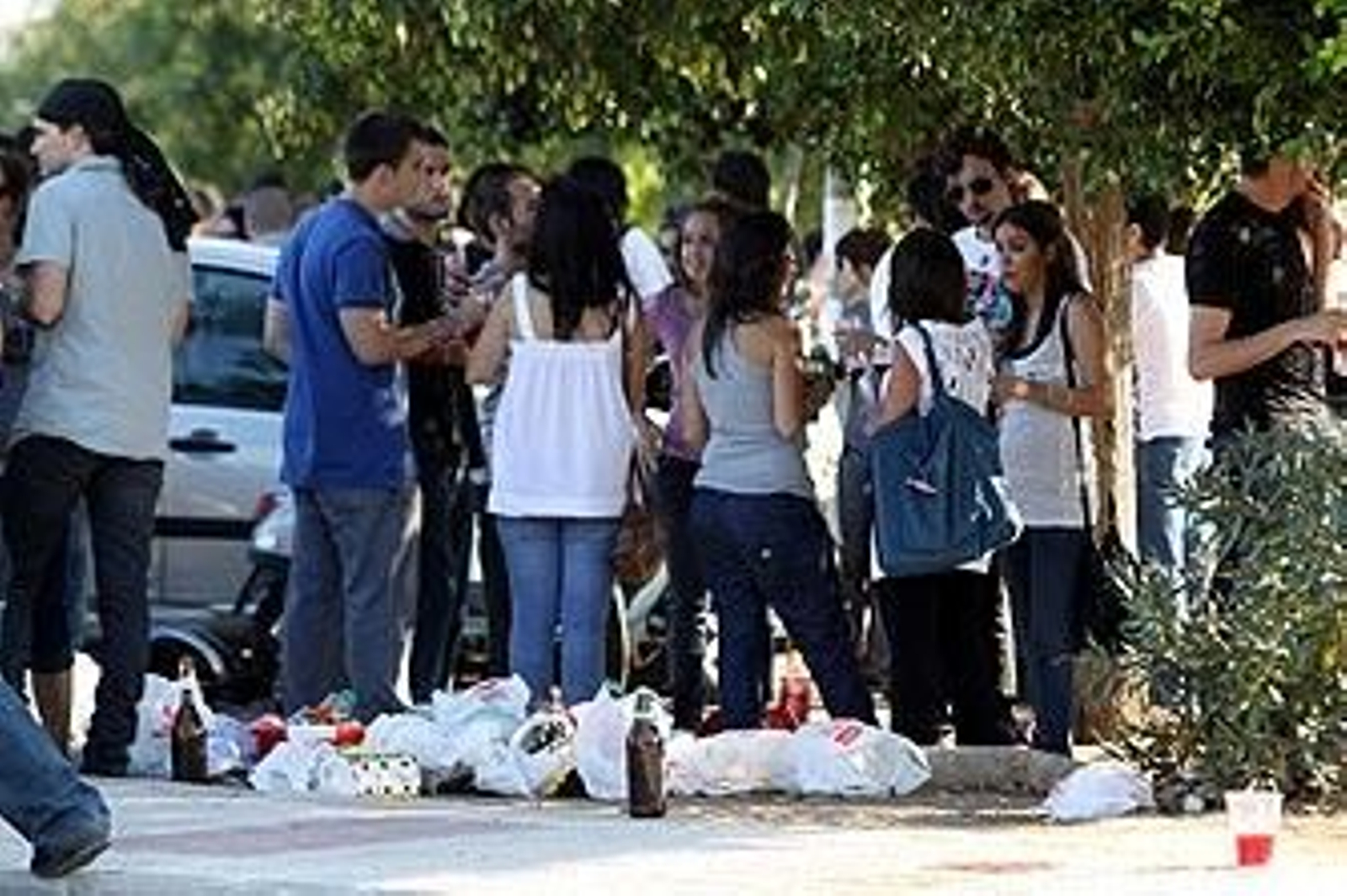Los 'botellones' universitarios ahora se convocan por la Red
