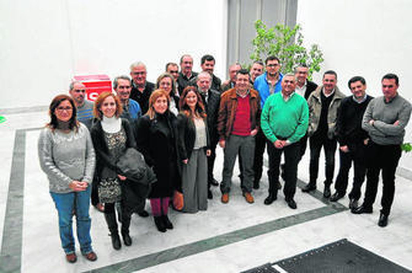 Villalobos en una foto de archivo con alcaldes, ex alcaldes y ediles del PSOE, entre ellos, algunos de los fichados ahora.
