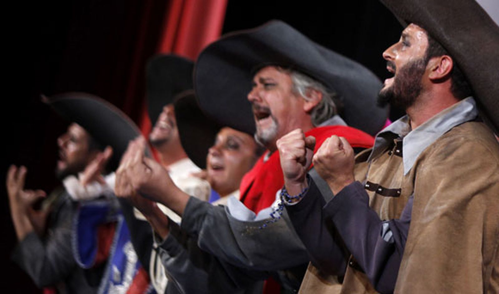 Comparsa  Los defensores de Luis

Foto: Jesus Marin