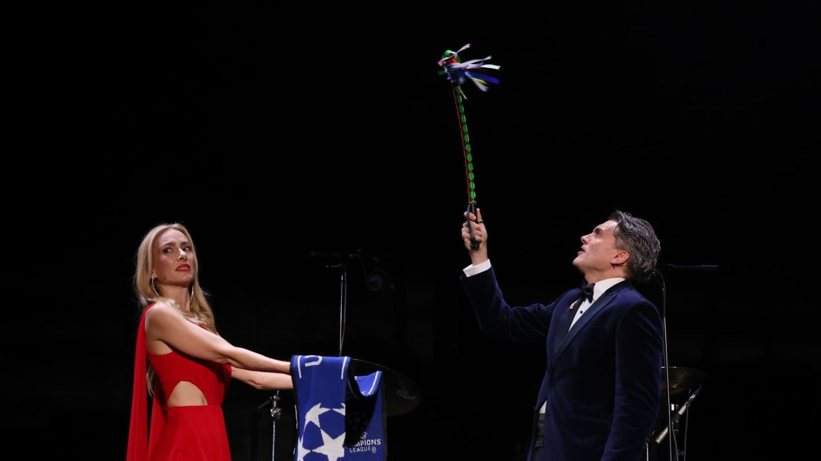 La actriz Kira Miró y el actor Salva Reina en la Gala de Inauguración.