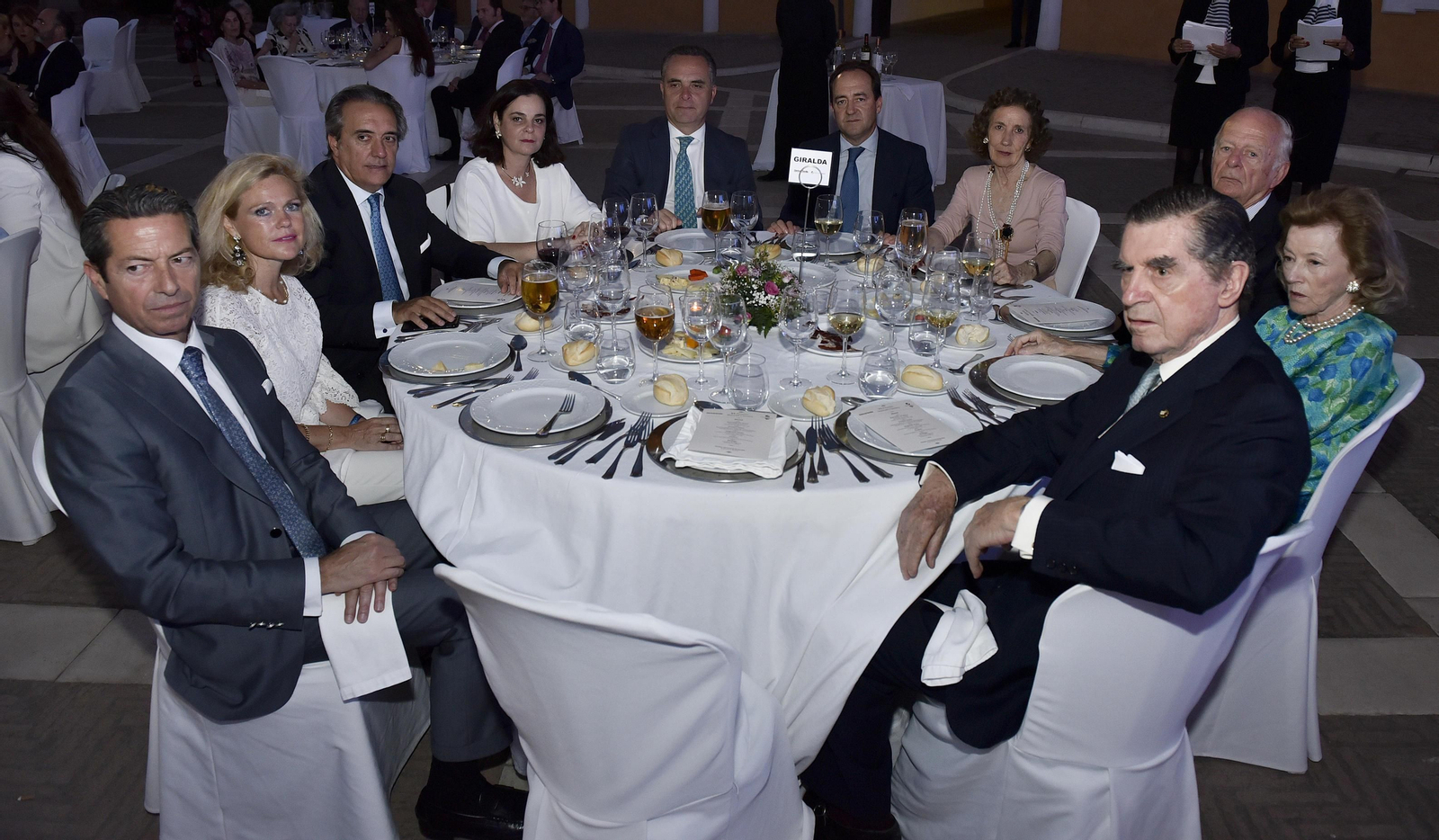 Ángel Cabral, Mercedes Vázquez, Ramón Ybarra, Verónica Lora, Juan Bueno, Rafael Bravo, María Luisa Guardiola, Luis Manuel Halcón, Ivita Halcón y Fernando de Parias Merry.