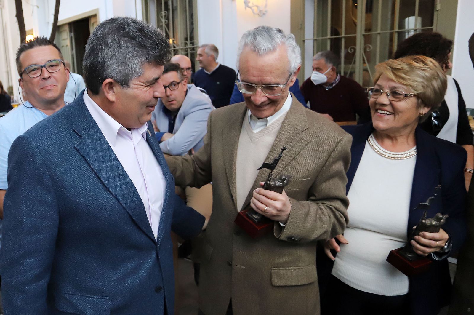 Imágenes del homenaje a 16 peñas taurinas de Huelva