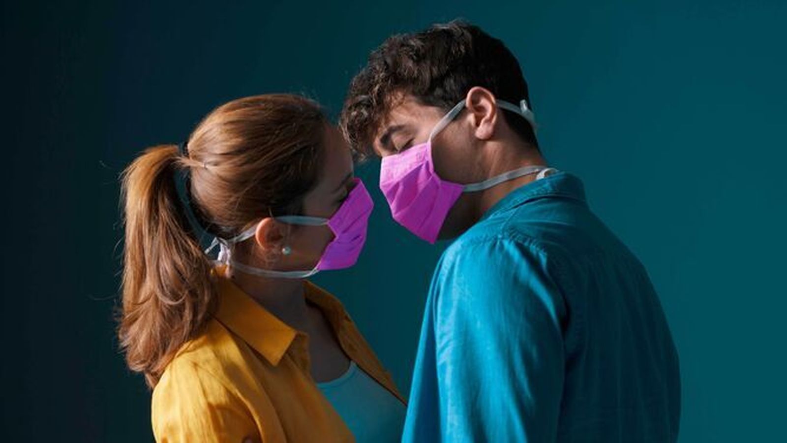 La mascarilla también se presenta como una barrera que hay que sortear a la hora de ligar