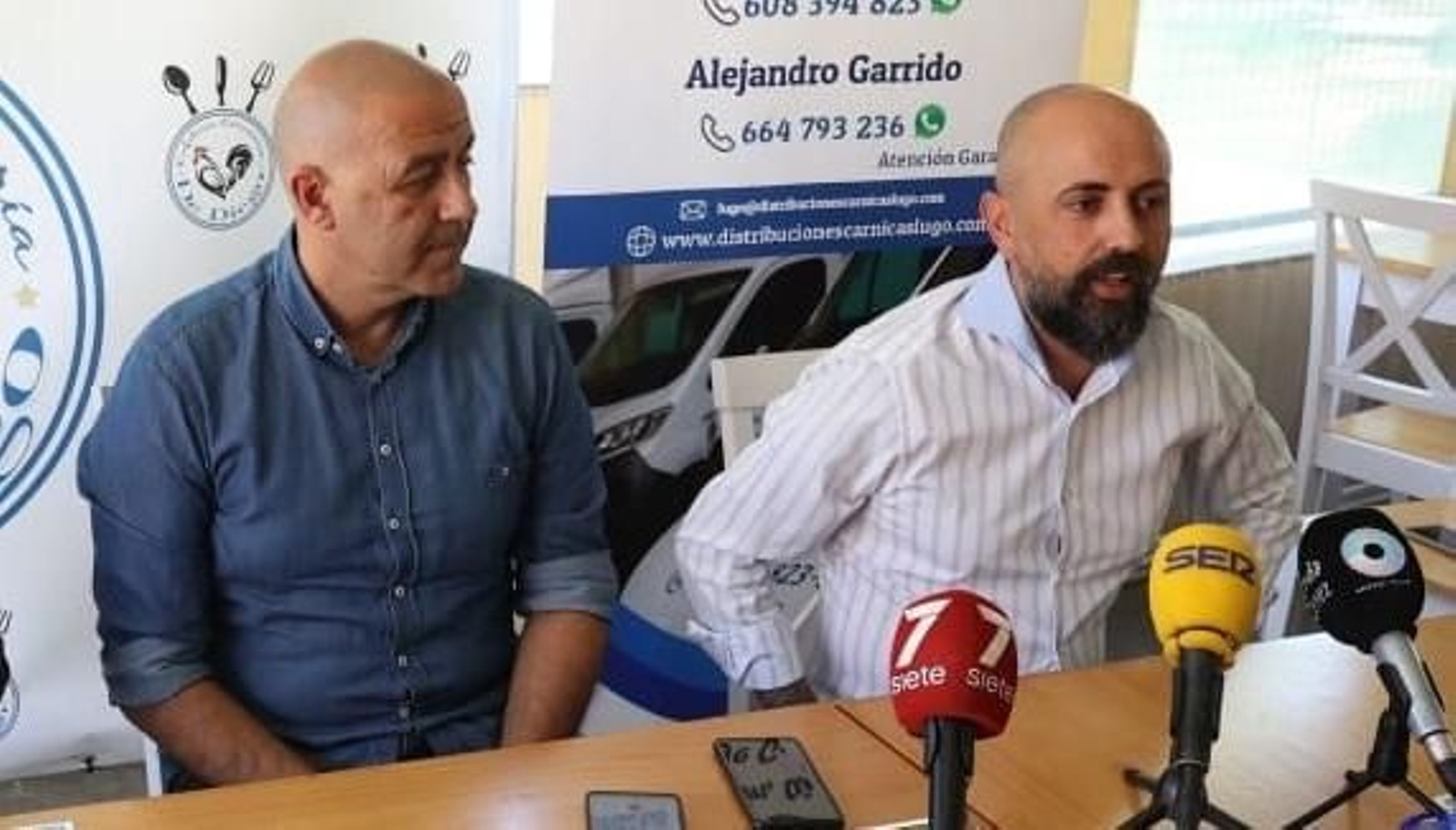 Juan Luis Gil, junto a Paco Peña en la presentación del jerezano como nuevo técnico del Xerez CD.