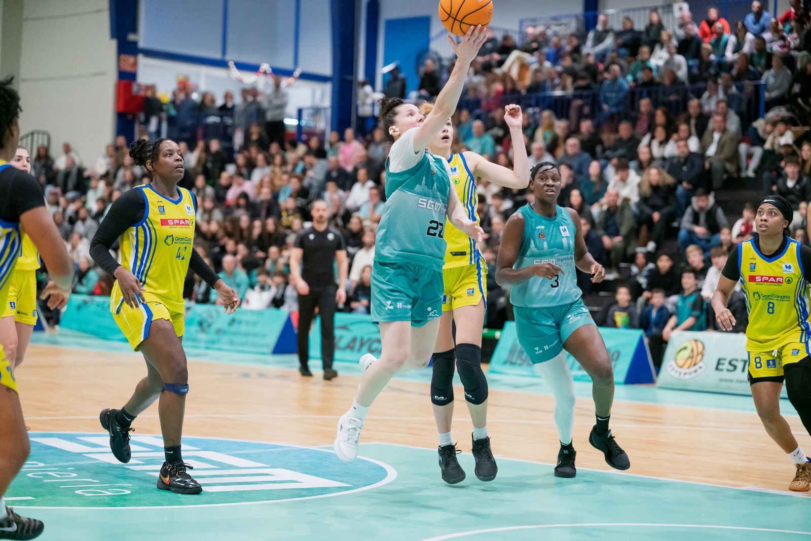 Esencial victoria del CAB Estepona ante el Spar Gran Canaria (80-64)