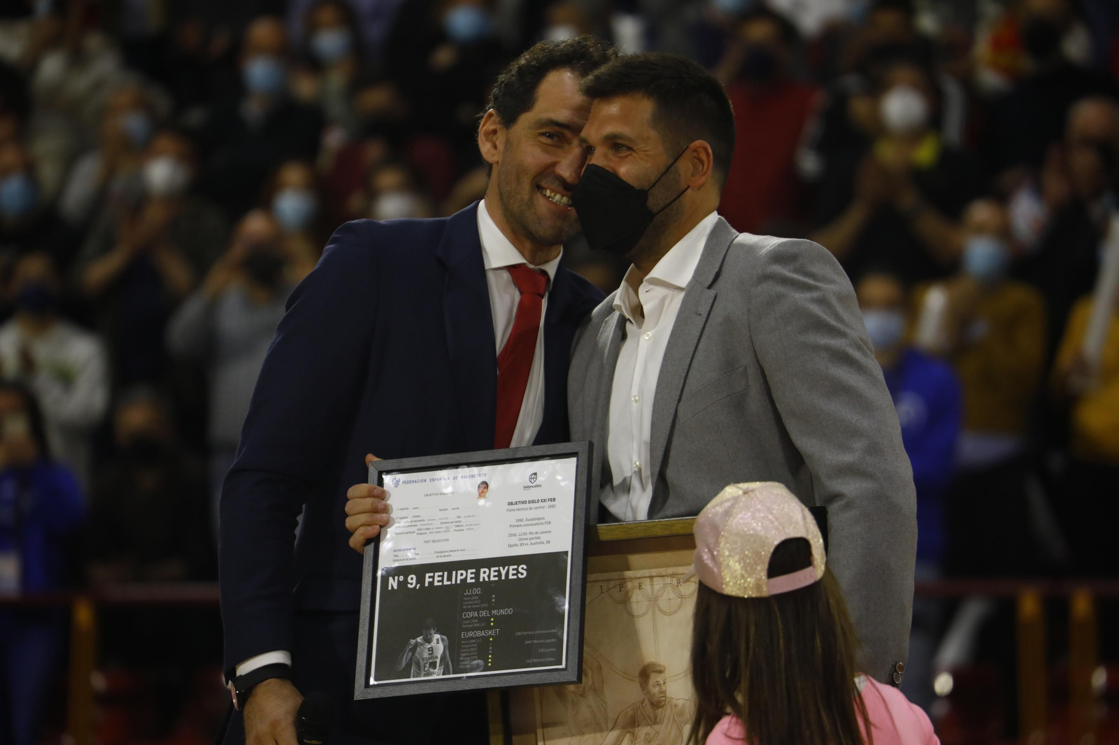 Las imágenes del emotivo encuentro entre España y Ucrania en Córdoba