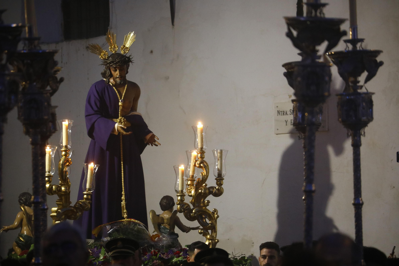 El vía crucis del Señor de la Humildad y Paciencia de Córdoba, en imágenes