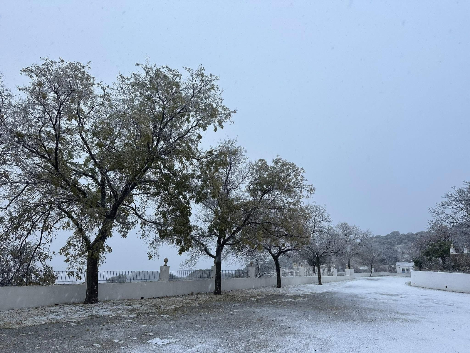 La nieve ha cubierto la ermita de la Virgen de la Cabeza, en María