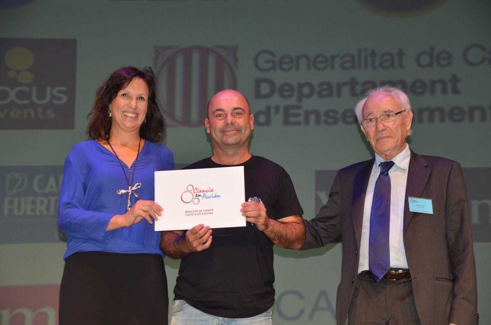 Begoña Fuentes y Juan Antonio Andrades recibiendo la mención especial.