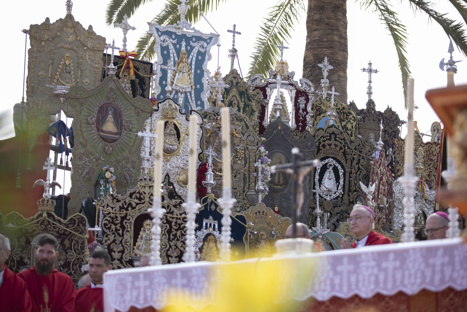 El Rocio 2023: Imágenes de la misa Pontifical del Domingo de Pentecostés