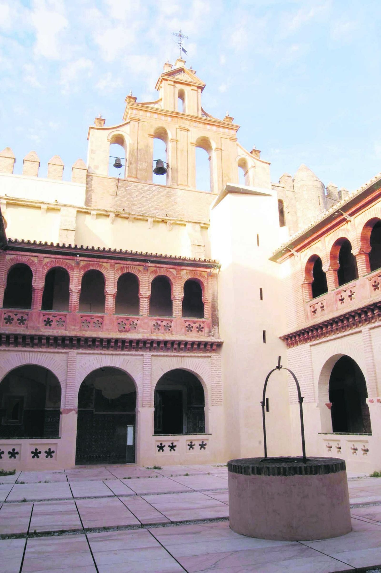 Claustro de los muertos del monasterio de San Isidoro del Campo.