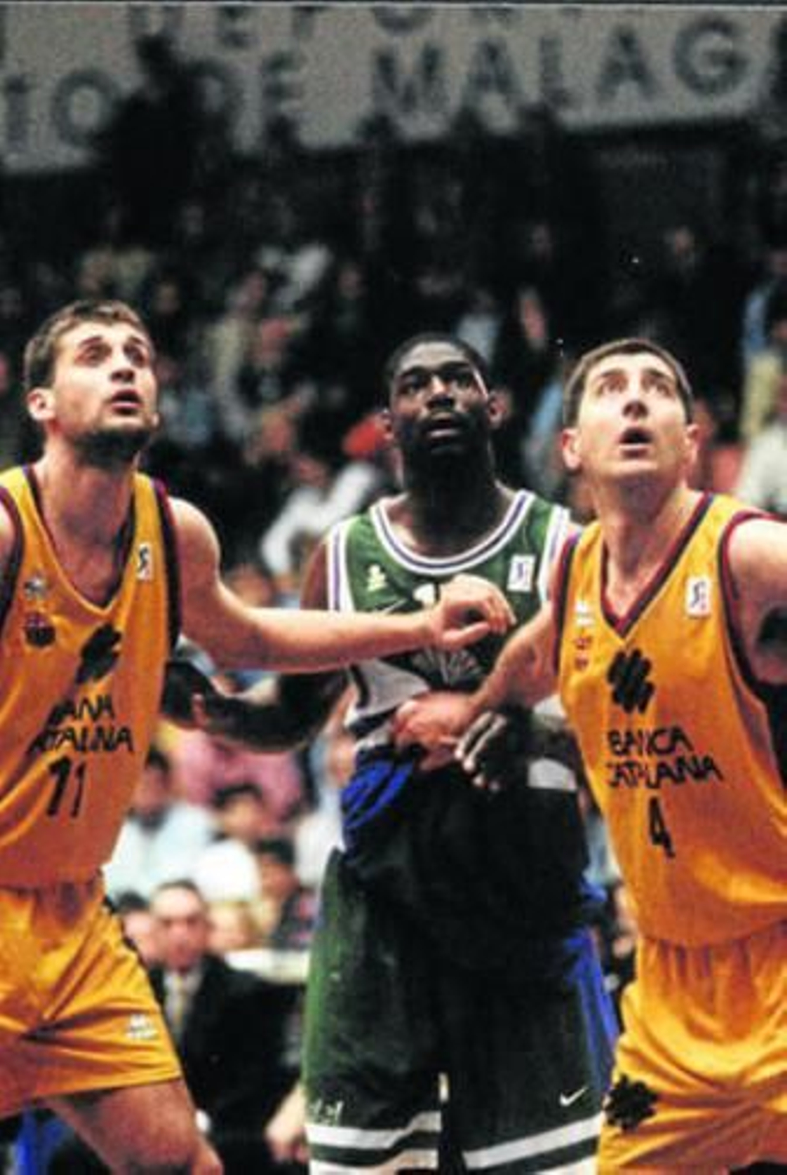 Lou Roe, entre Marcelo Nicola y Andrés Jiménez.