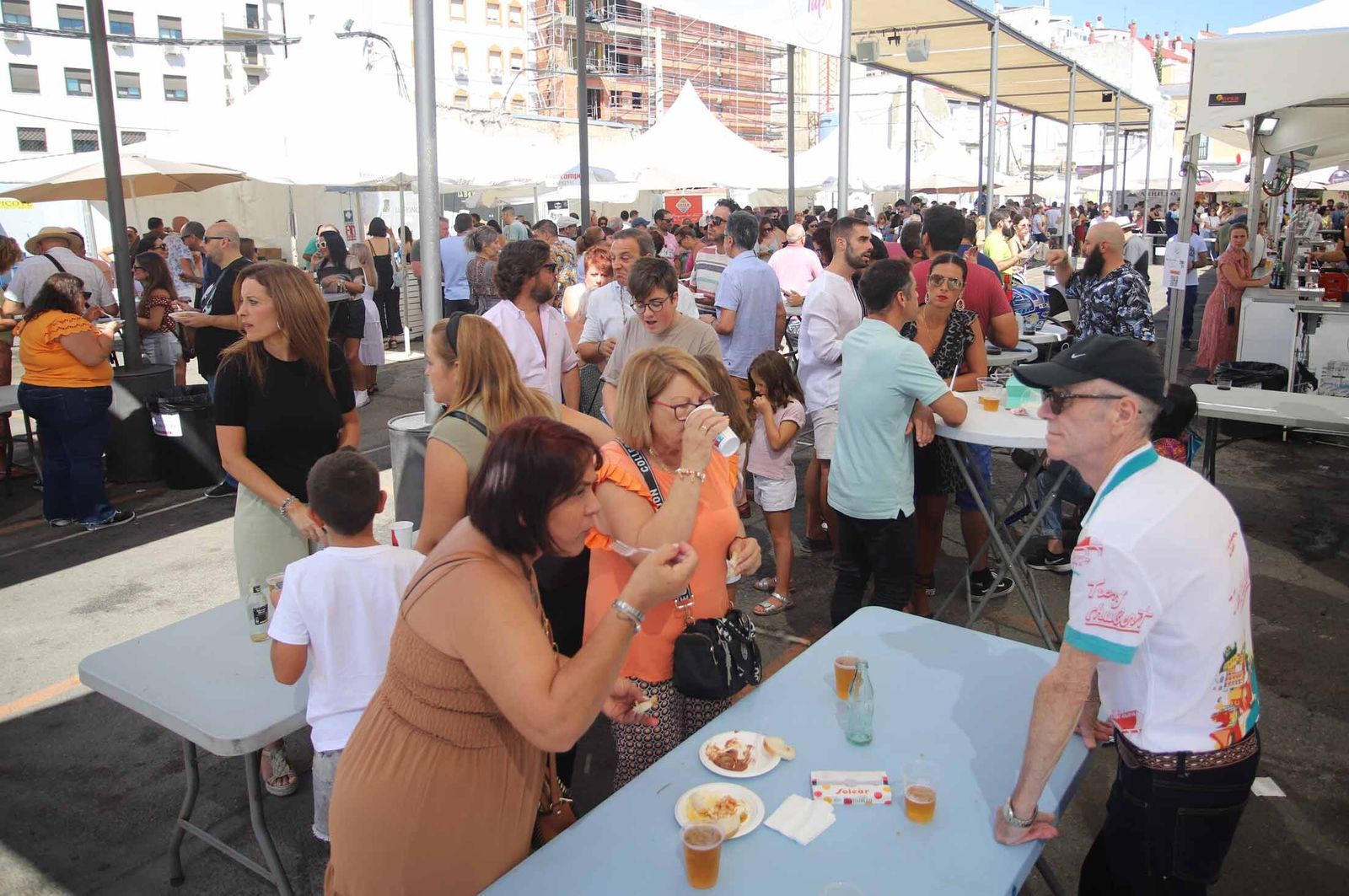 Imágenes del ambiente en la Feria de la Tapa de Huelva