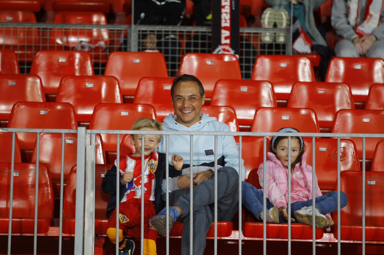 Búscate en las fotos de público del partido U.D. Almería-Deportivo de La Coruña