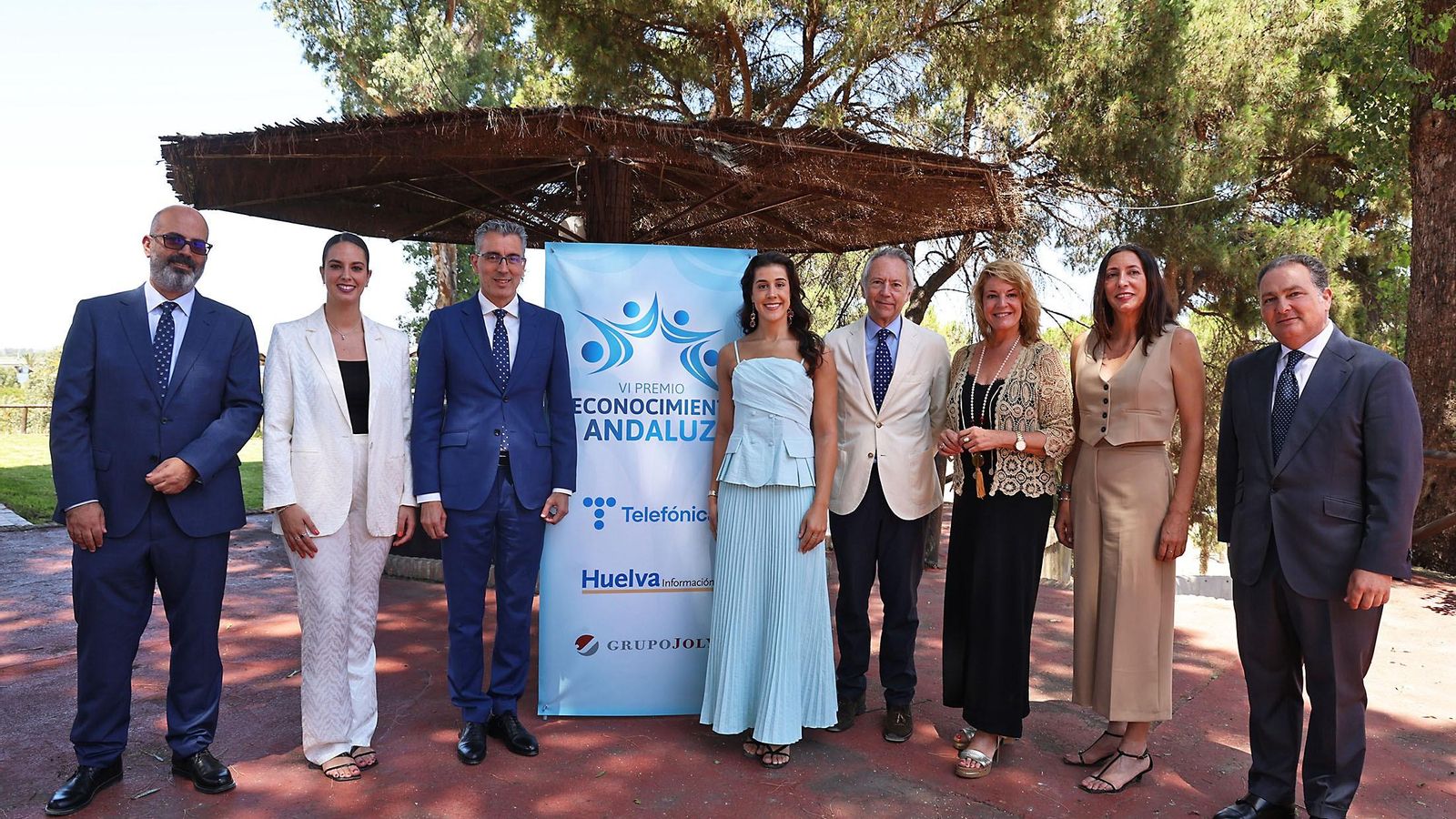 Foto de familia previa al acto de entrega del VI Premio Reconocimiento Andaluz.