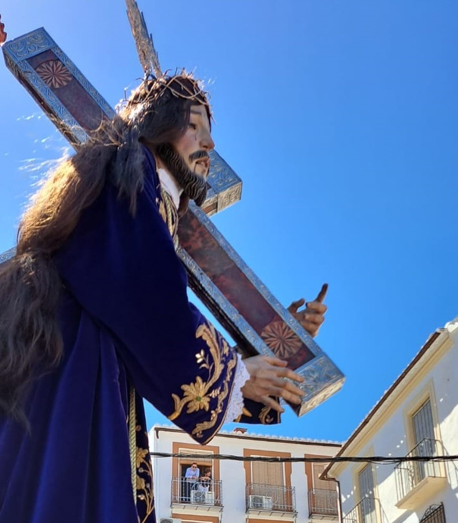 Viernes Santo en Iznájar: la procesión del Calvario, en imágenes