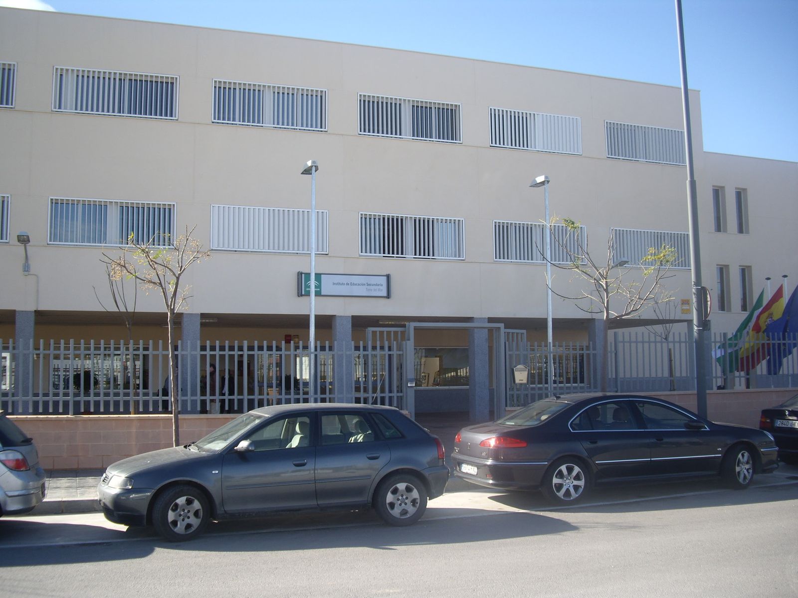 Fachada del IES Joaquín Lobato de Torre del Mar