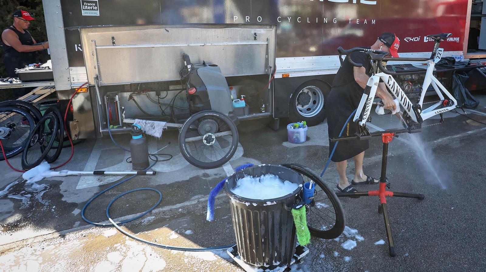 La Vuelta Ciclista a España llena los hoteles de Jerez