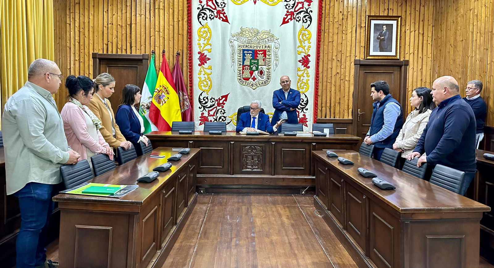 El Defensor del Pueblo andaluz visita el Ayuntamiendo de Huércal-Overa.