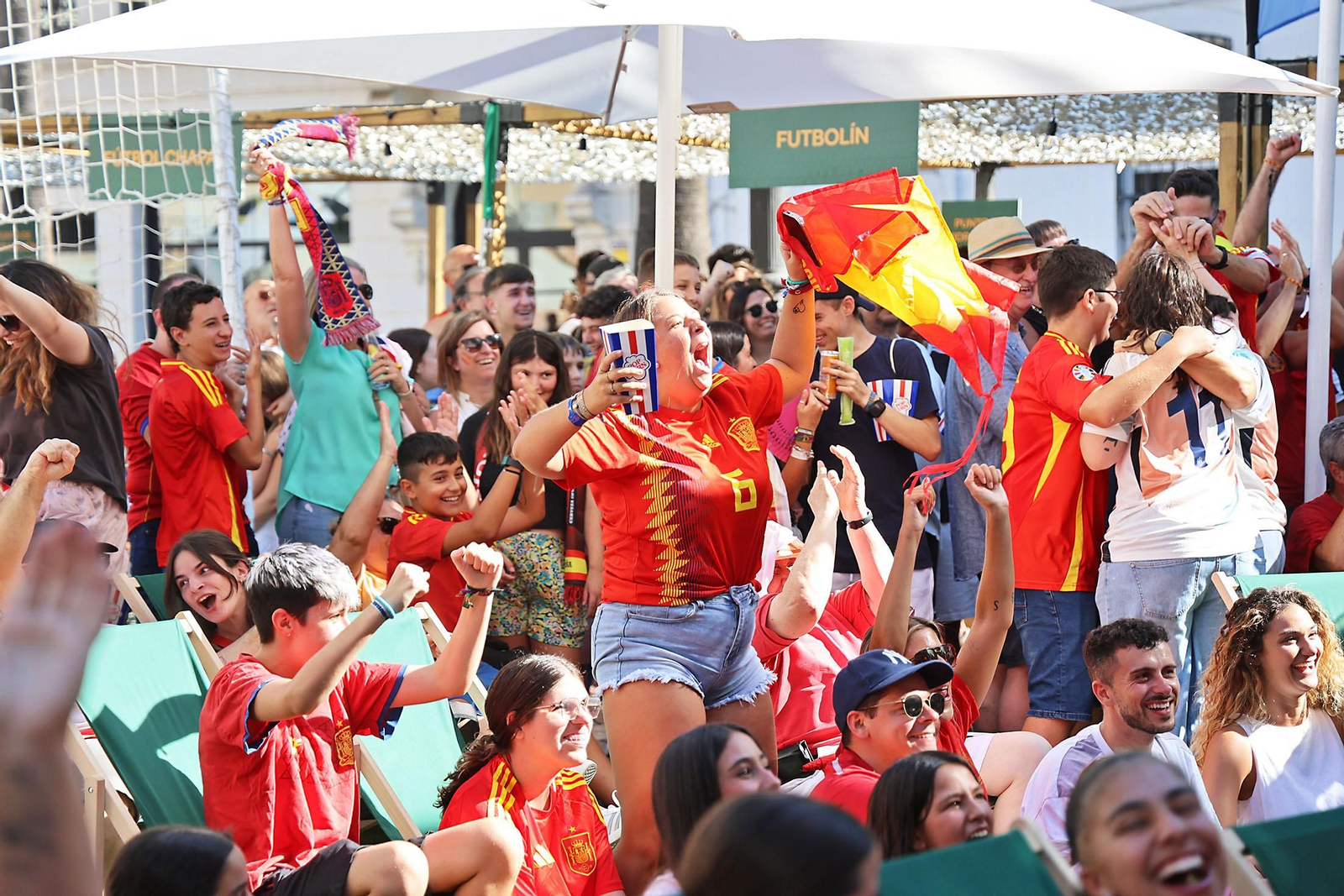 Imágenes de la Fan zone en Huelva de la Final de la Eurocopa entre Inglaterra y España Imágenes de la Fan zone en Huelva de la Final de la Eurocopa entre Inglaterra y España