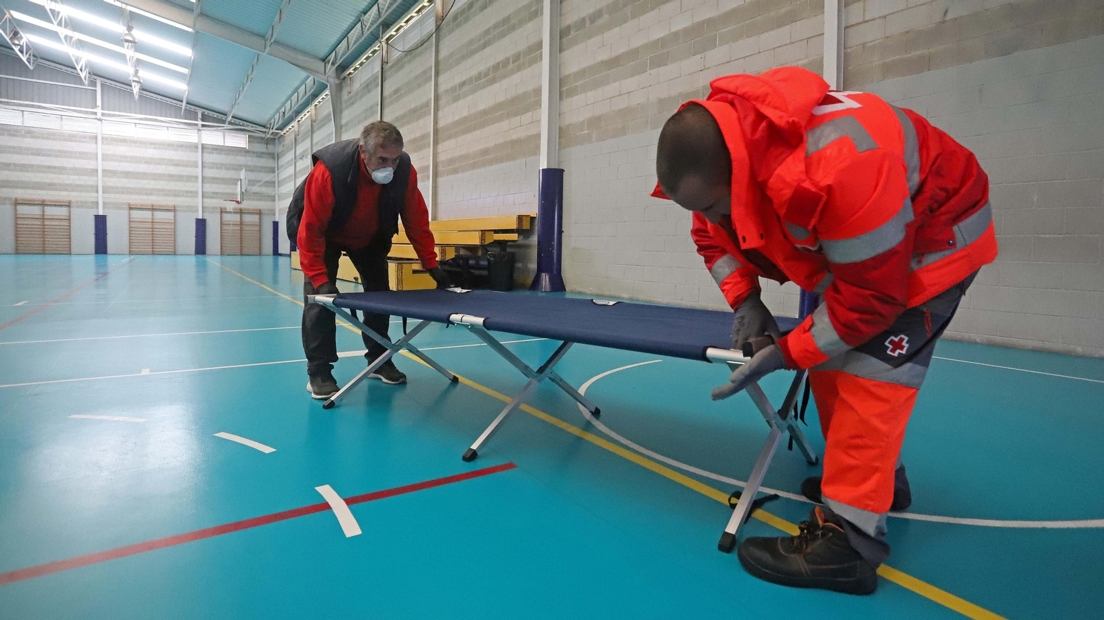 Montaje del albergue de emergencia en El Saladillo