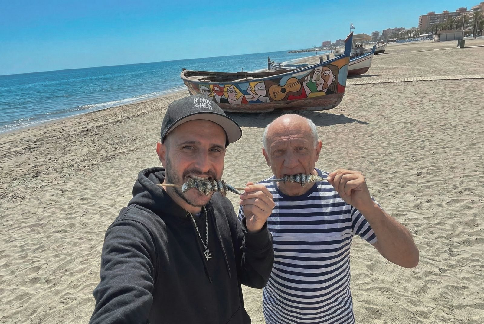 Edu Santamaría posa con Picasso comiendo un espeto gracias a la IA.