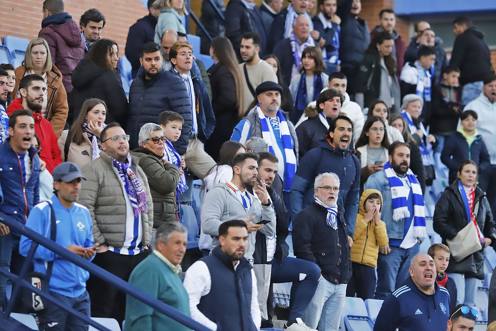 Imágenes del ambiente en el encuentro entre el Recreativo de Huelva y el Real Murcia