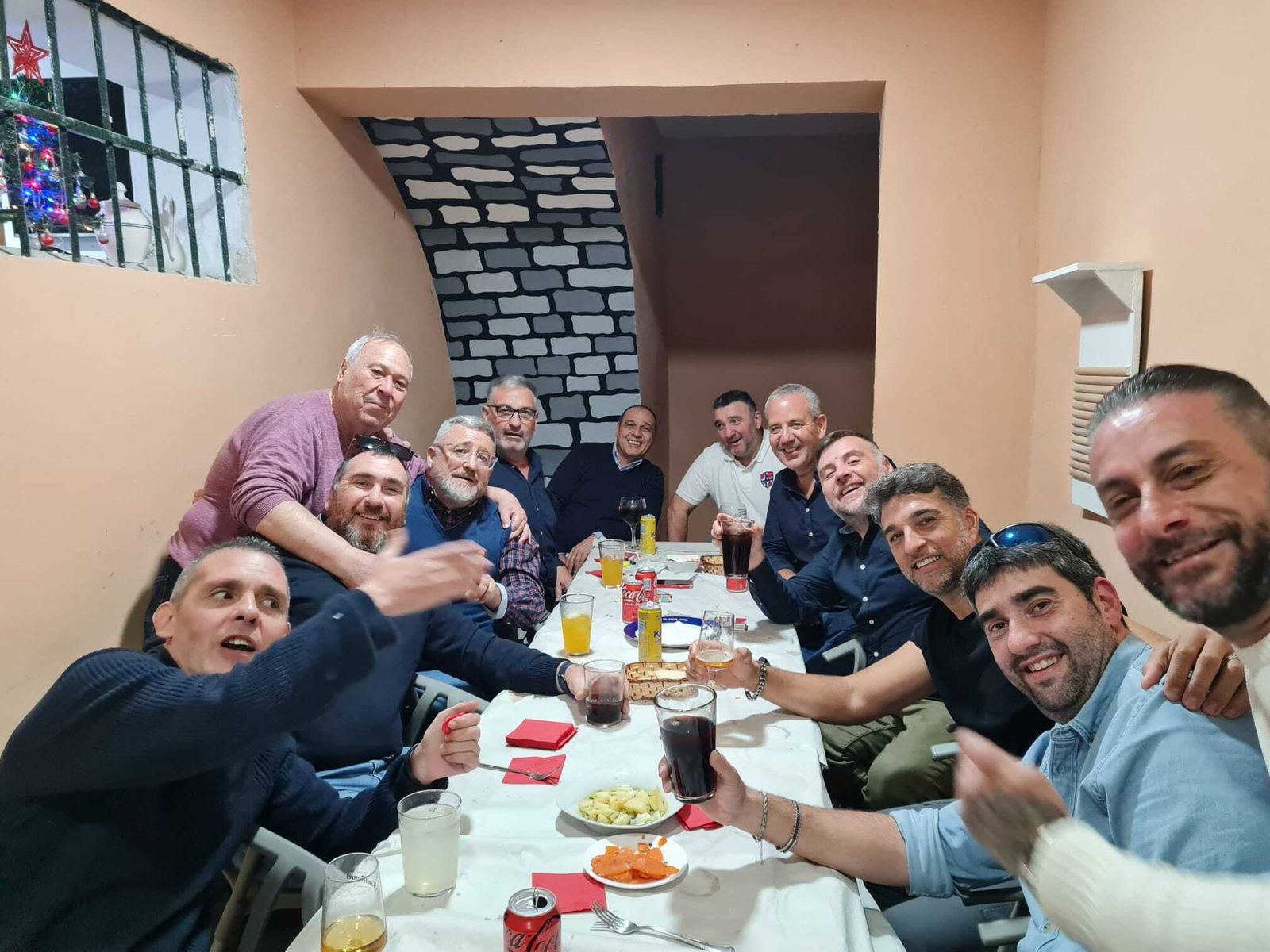 Reunión de antiguos chirigoteros en la Peña Amigos de los Carapapas