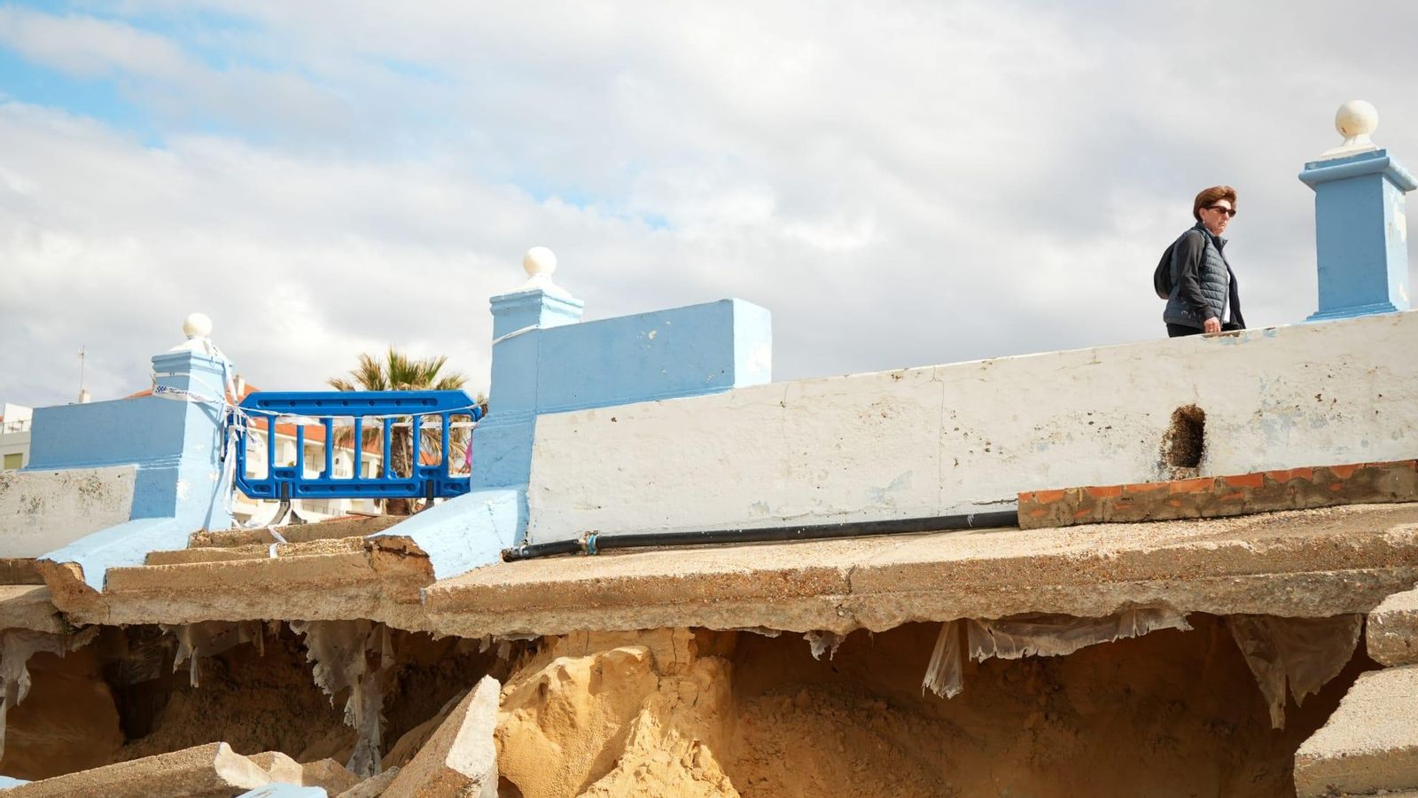 Daños ocasiondos por los temporales en el Paseo Marítimo de Matalascañas.