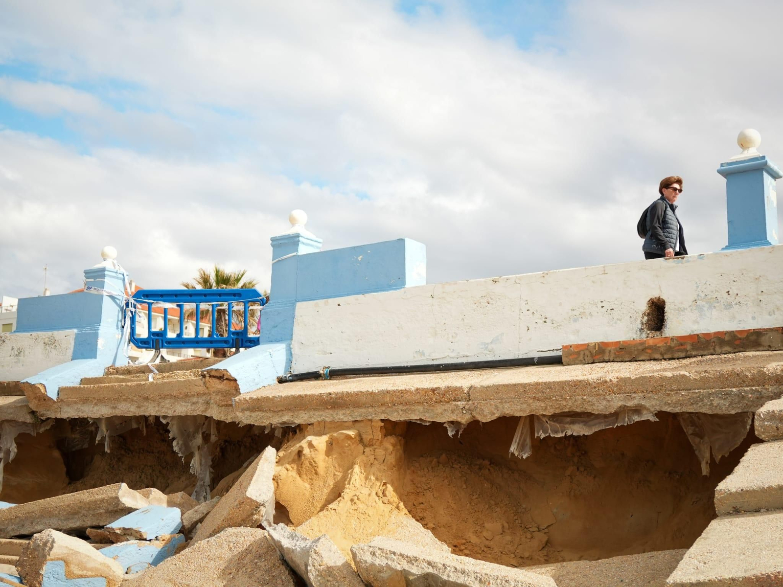 Daños ocasionados por los temporales en el Paseo Marítimo de Matalascañas.