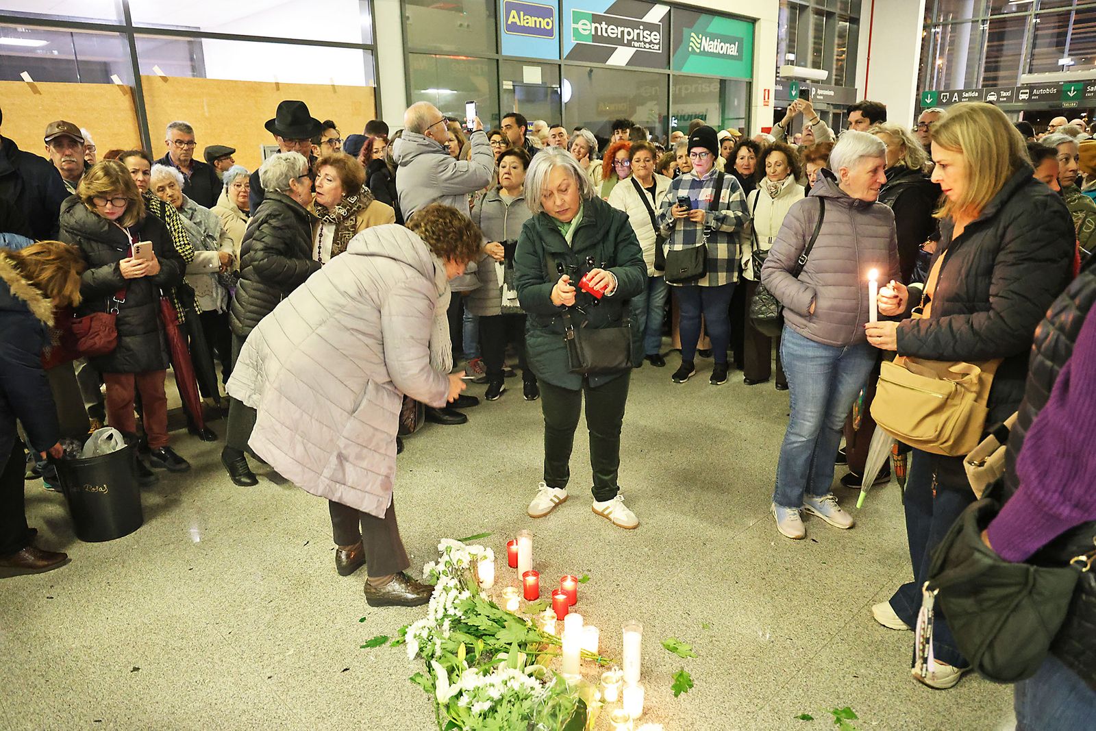 Las fotografías de la vigilia por los fallecidos en el accidente de tren  de Adamuz