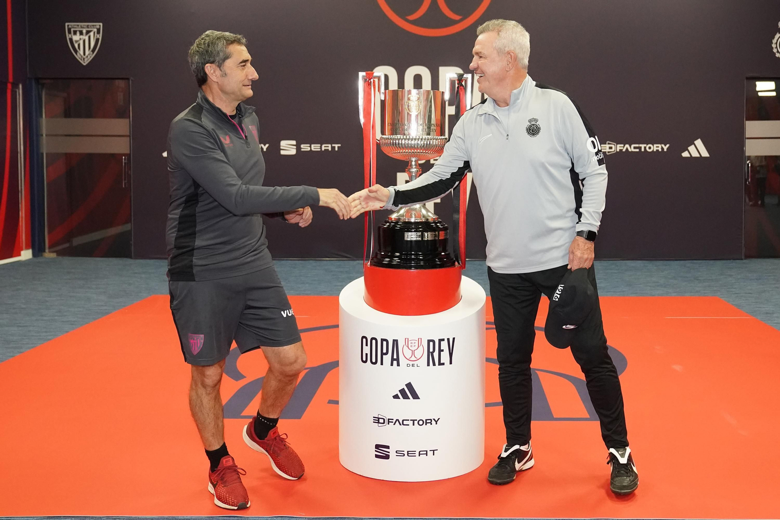 Imágenes del buen ambiente entre el Athletic y el Mallorca