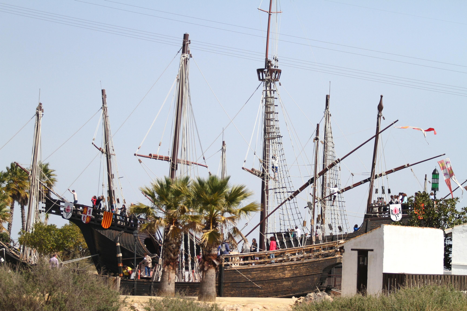 Imágenes del día de puertas abiertas en el muelle de las Carabelas