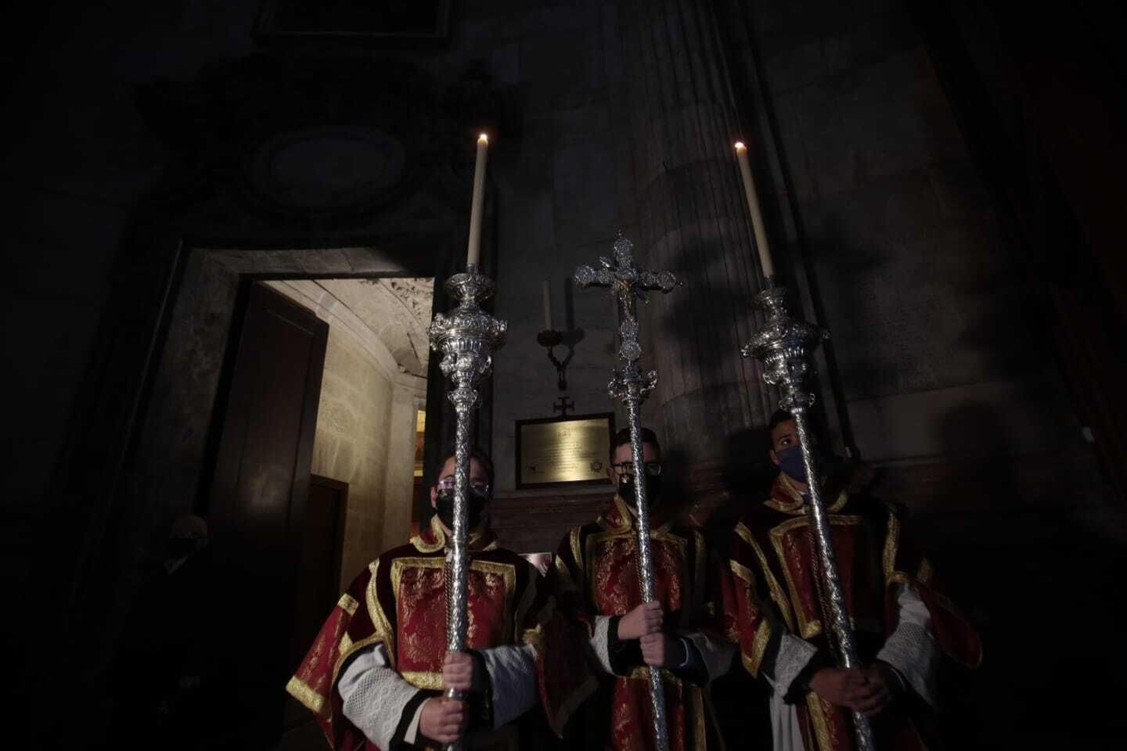 Las imágenes del viacrucis de hermandades de Cádiz.