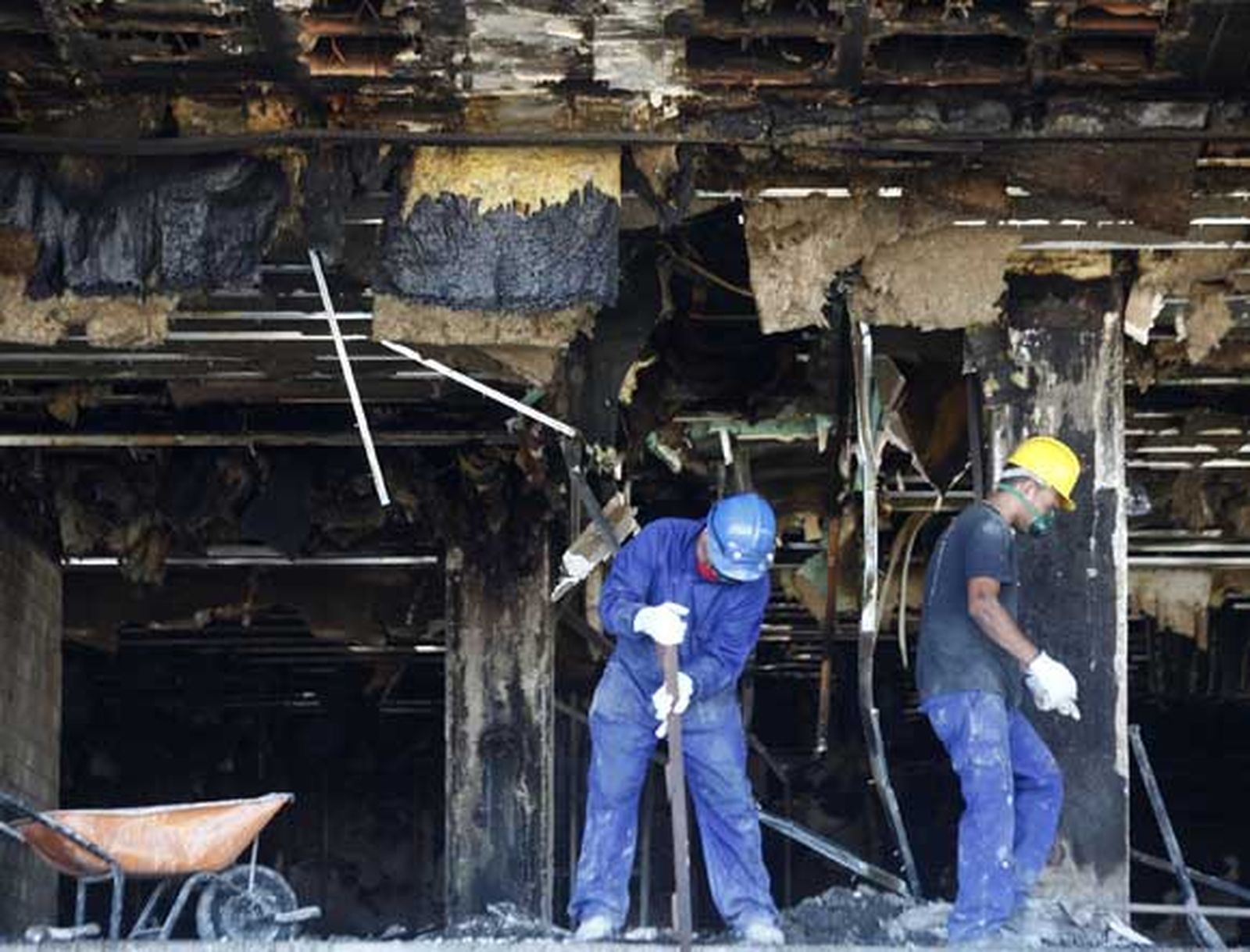 El edificio incendiado de la calle Brasil necesita el refuerzo de 19 pilares