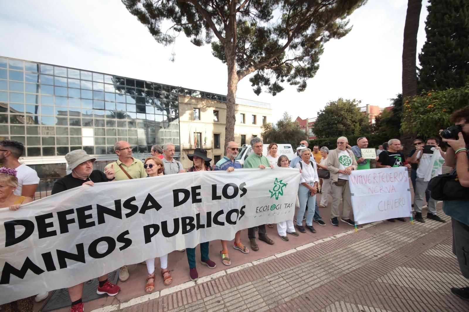 Decenas de personas acompañan a Juan Clavero en su juicio en Jerez clavero04.jpg