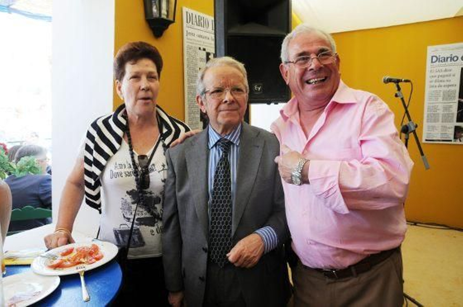 Ildelfonso Marqués, adjunto al director general del Grupo Joly, entre Josefa Clavijo y Cristóbal Casado.

Foto: Manuel Aranda