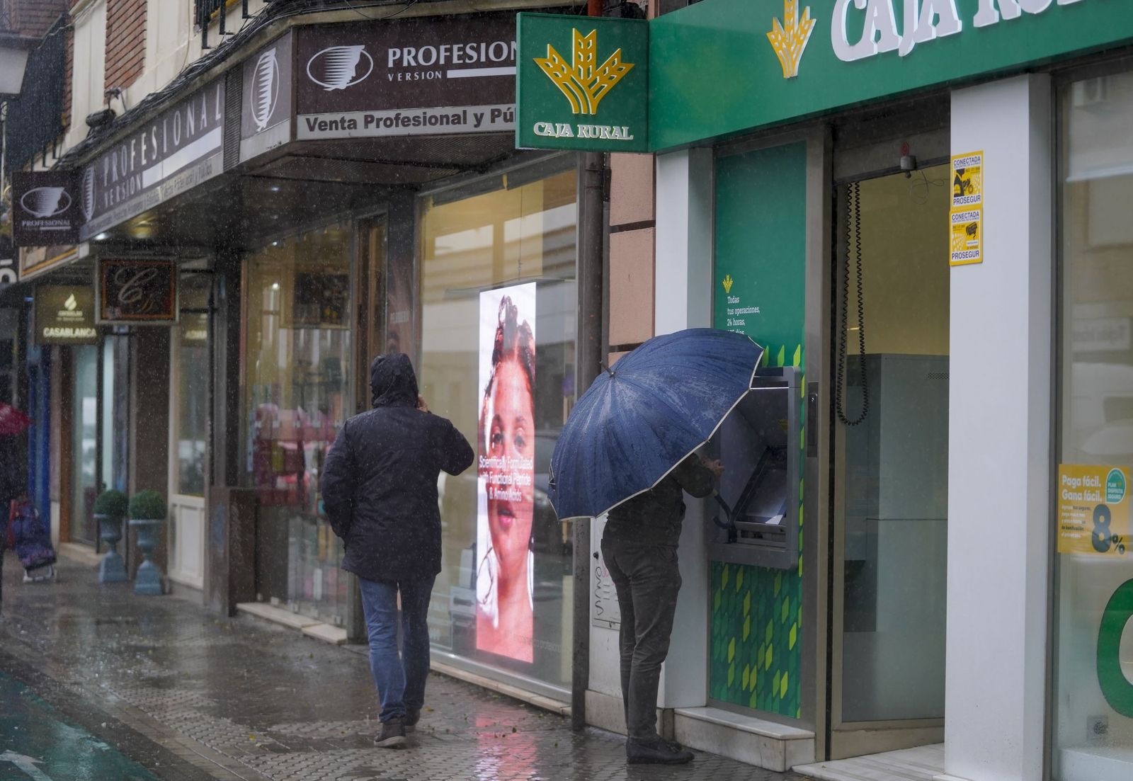 La intensa lluvia en Sevilla al paso de la Borrasca Leonardo en fotos