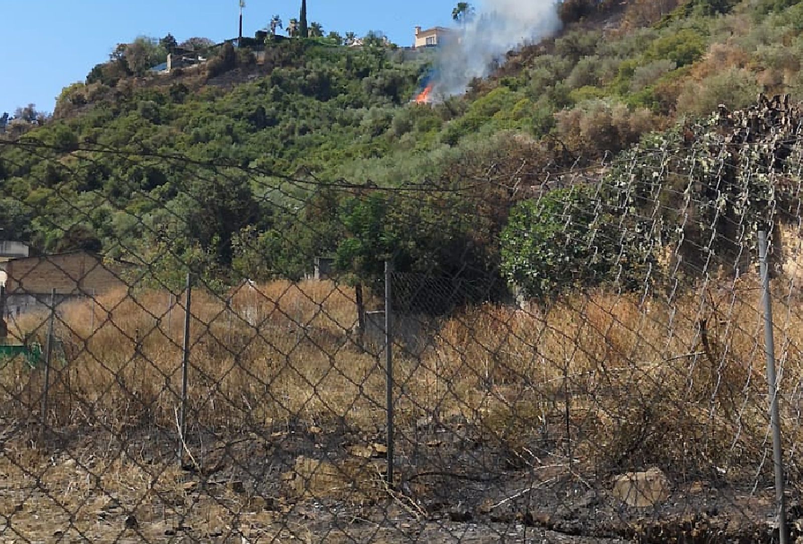 Así ha quedado la cornisa de Gelves tras el incendio