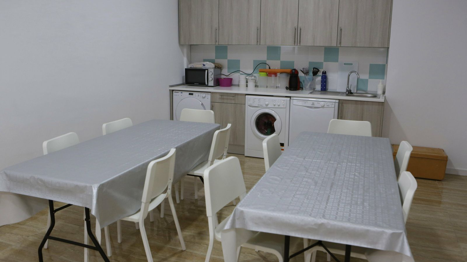 La cocina-comedor donde los beneficiarios de este recurso almuerzan y meriendan.