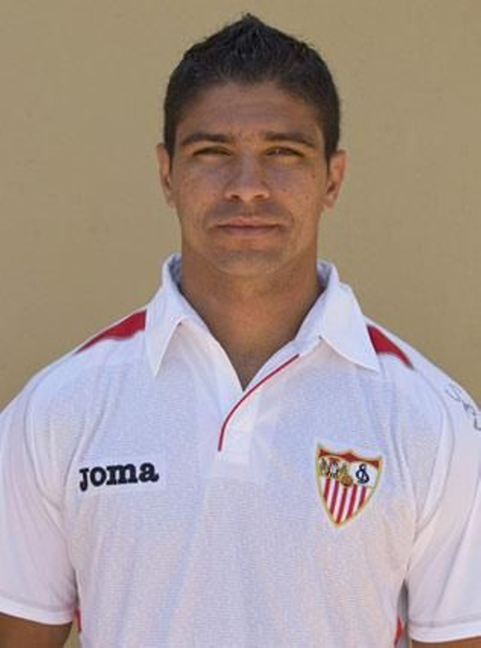 RENATO (medio)
Edad:30 años
Temp. en el club:6ª
Goles en 08-09:8
Contrato hasta: 2011