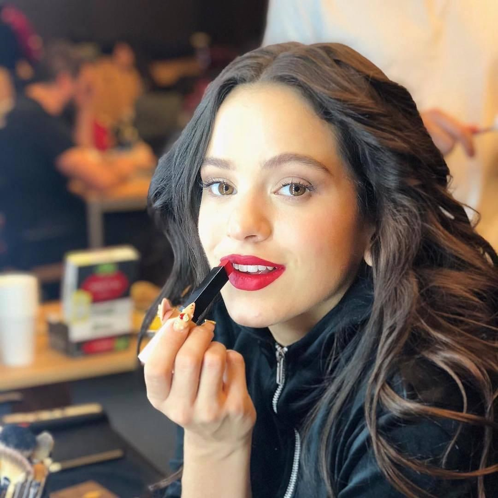 Rosalía con los nuevos labiales de YSL Beauty.