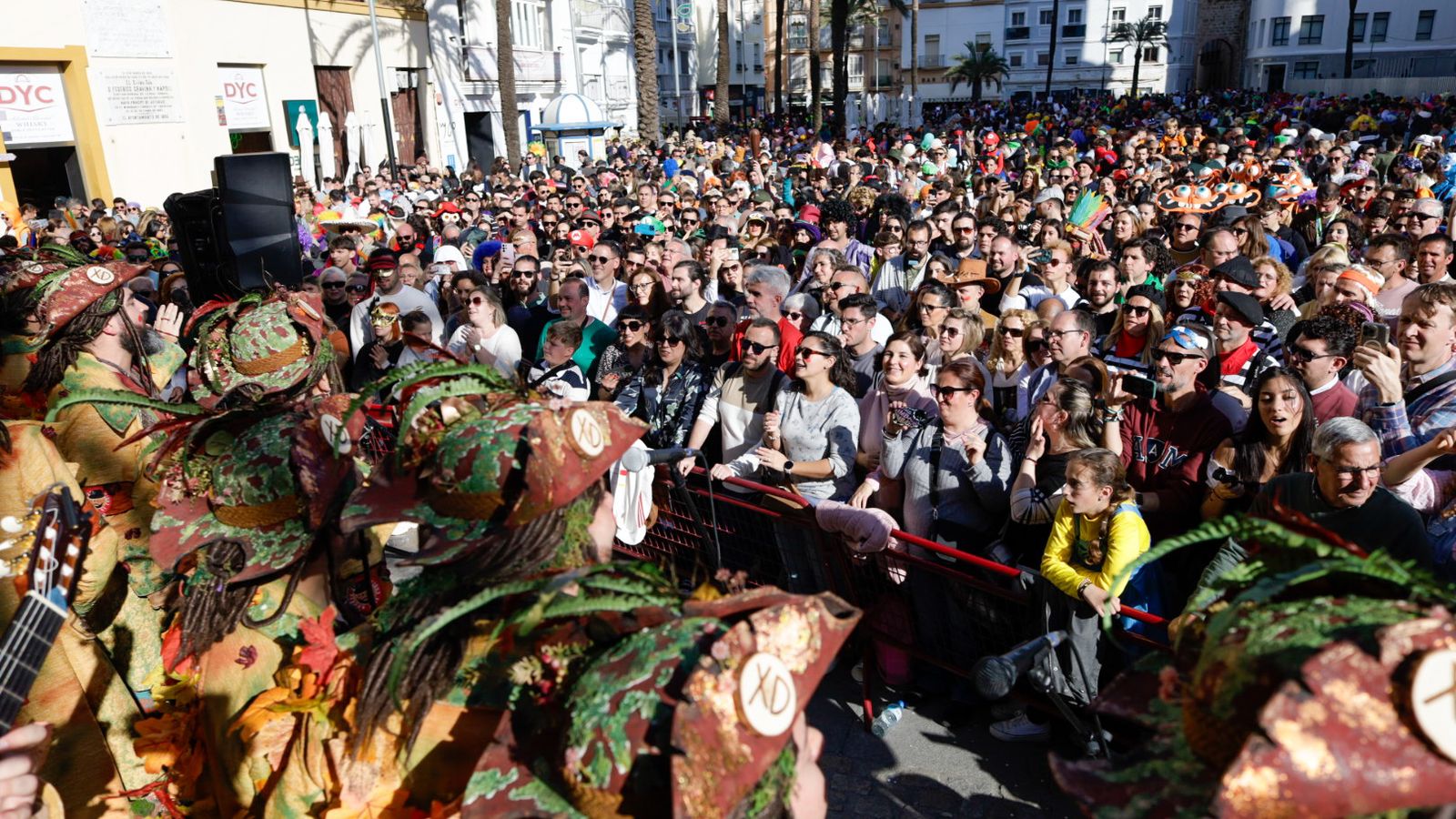 Así vive Cádiz su primer sábado de Carnaval 2025: búscate entre las imágenes del día en la calle