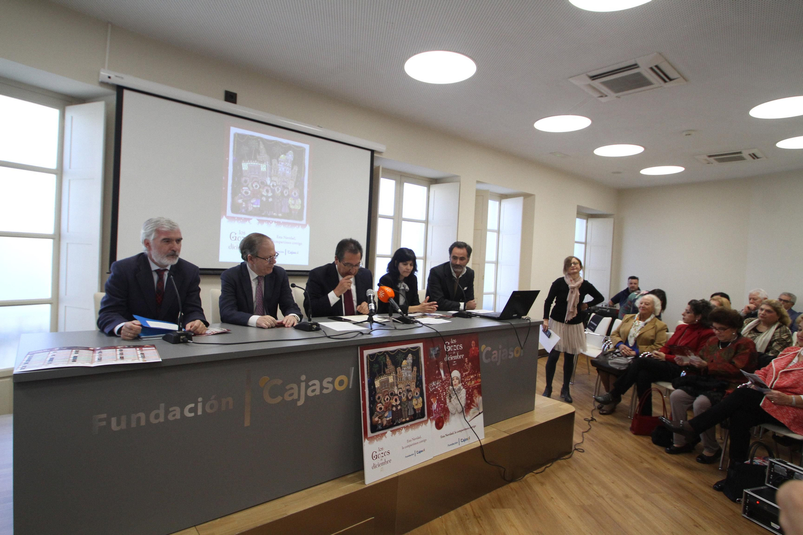 Presentación, ayer en la sede de la Fundación Cajasol, del programa navideño de la institución.