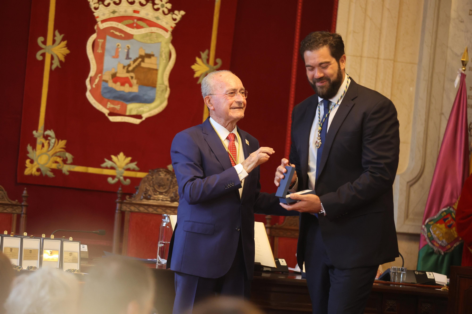 La investidura del alcalde de Málaga, en imágenes