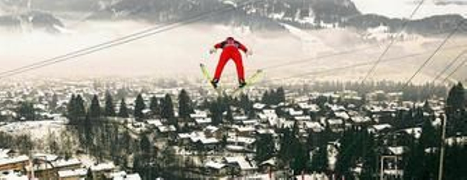 Espectaculares saltos de esquí en vísperas de fin de año