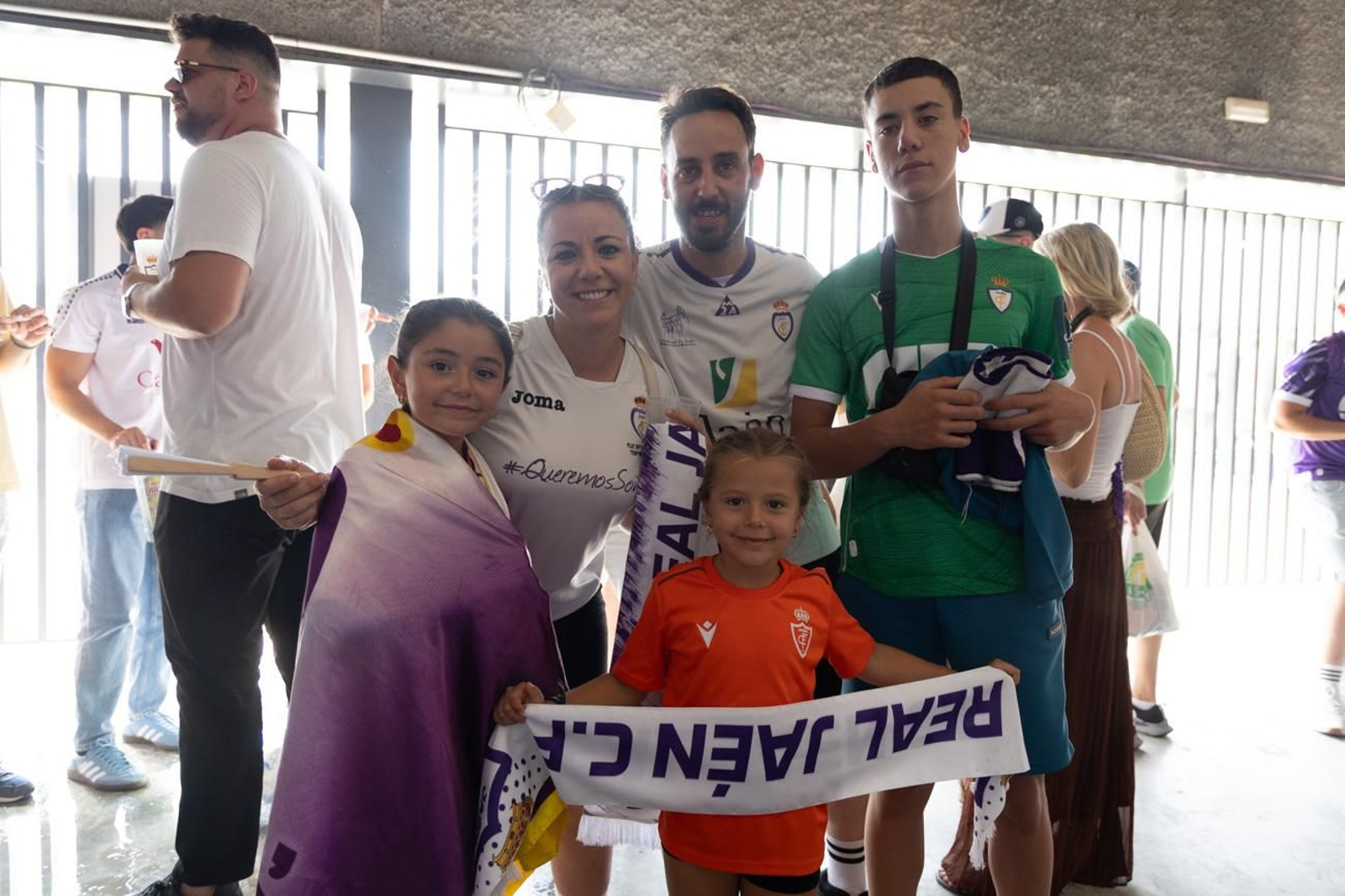 El épico recibimiento de la afición lagarta al Real Jaén, en imágenes