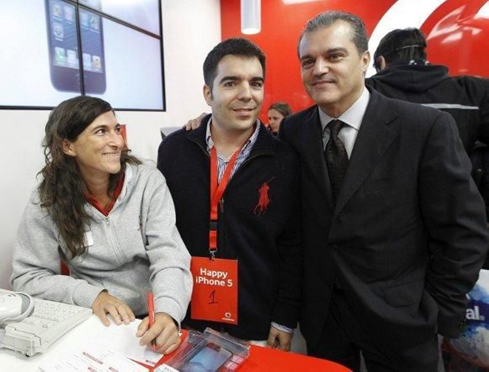 El iPhone 5 sale a la venta en España con Ramón García como maestro de ceremonias
